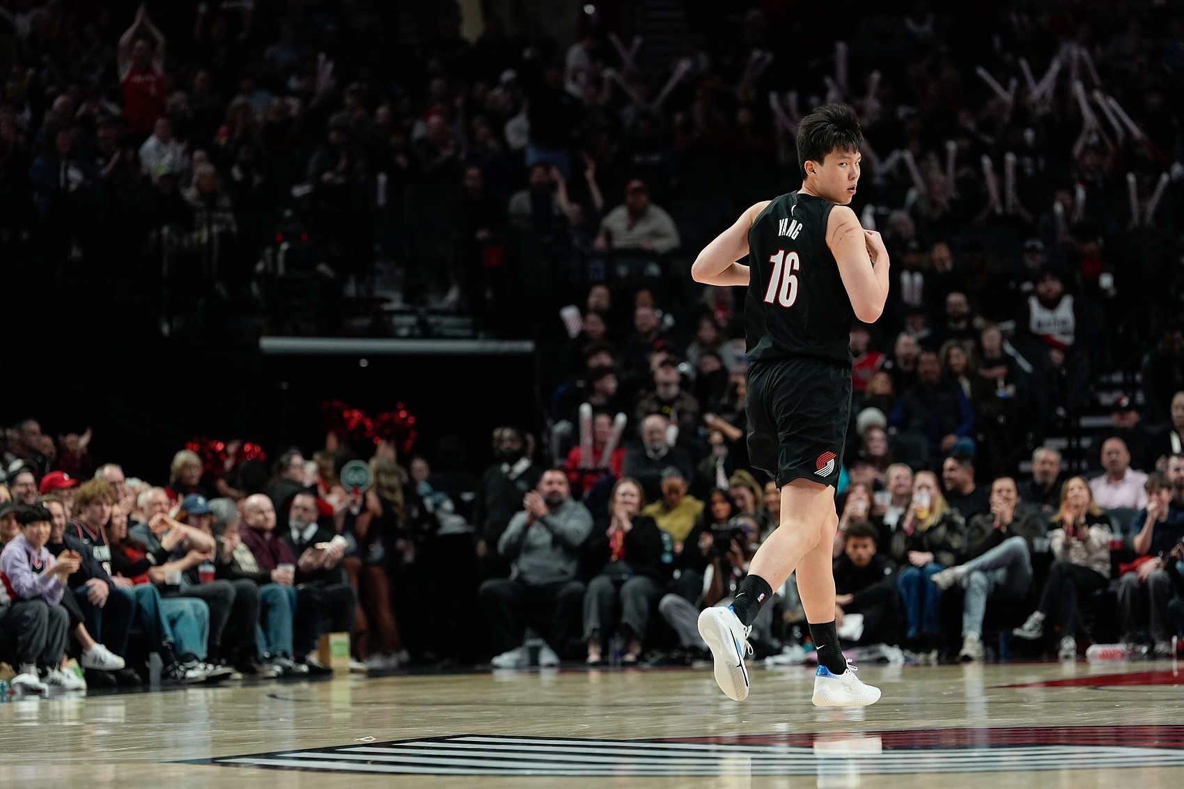 爱游戏下载-准备回去打混音季后赛吧…杨瀚森本场被DNP 赛季第20次被DNP